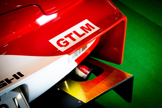 洗練されすぎてないレーシングカー風味が逆に新鮮！　カッコよすぎる３台の「RX-7」にため息しか出ない