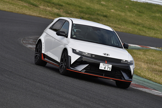 EVの過激すぎる加速にレーシングドライバーが警告！　人間の限界を超えるような「加加速度」はもはや危険な領域に達している