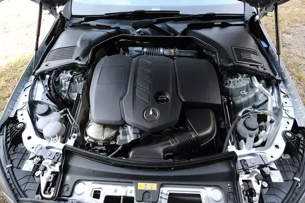 「【試乗】メルセデス・ベンツがCクラスにオールテレインを設定！　セダン＆ワゴンと走りを徹底比較」の画像