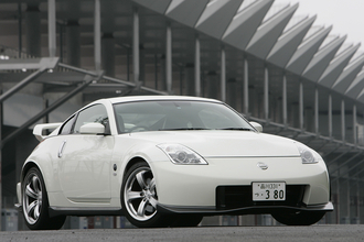 レーシングエンジンをぶち込んだ最強スペックのフェアレディＺ！　バージョンニスモをさらに磨き上げた「380RS」はもはや日産の至宝!!