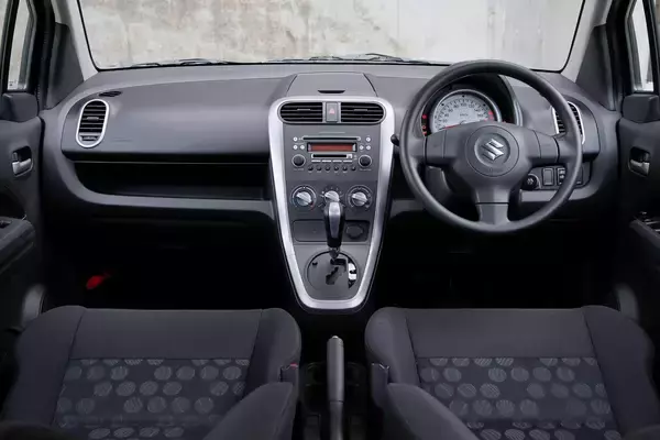 「名前を聞けば「そういえばあった気も……」レベル！　ハッキリ言って不人気だけど「中身は一級品」の日陰のクルマ４台」の画像