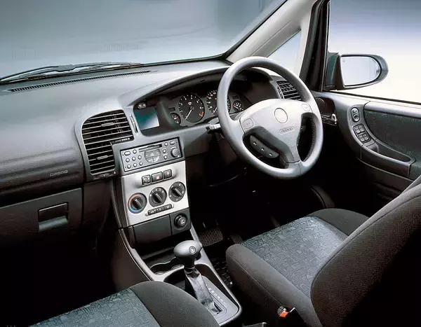 「名前を聞けば「そういえばあった気も……」レベル！　ハッキリ言って不人気だけど「中身は一級品」の日陰のクルマ４台」の画像