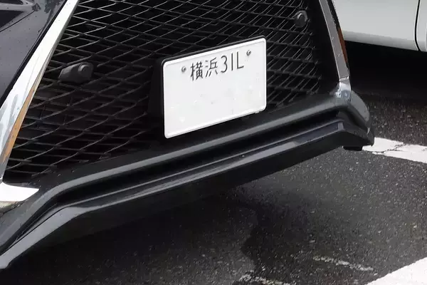 「「Ｉ」や「Ｏ」は使用されない！　最近見かける「アルファベット」入りのナンバープレートって何？」の画像
