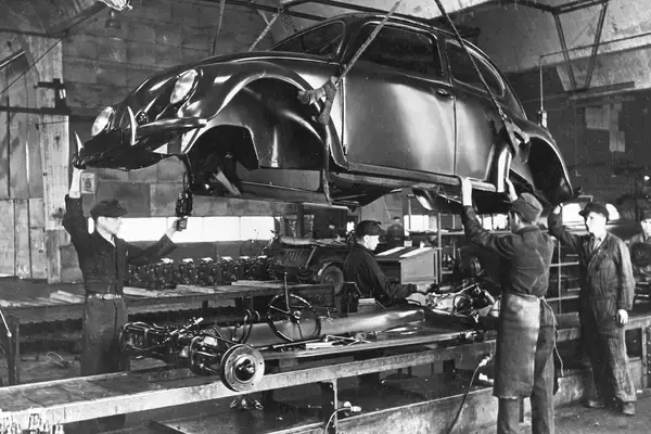 「累計2000万台超えはもちろん記録！　ついにその名が途切れた「VWビートル」が世界中で愛されまくったワケ」の画像