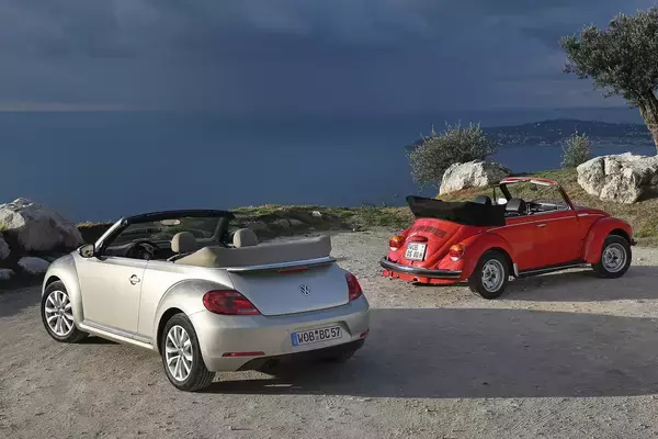 「累計2000万台超えはもちろん記録！　ついにその名が途切れた「VWビートル」が世界中で愛されまくったワケ」の画像