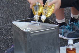 日本で作るにはまだまだ課題の多い「バイオ燃料」！　けっきょく精製に電気を使うならEVのほうが有利