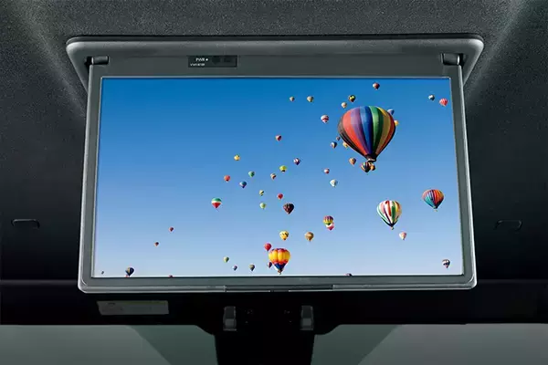 「クルマがきても「目玉装備」が付けられない！　ノア＆ヴォクシーの「14型有機ELディスプレイ」問題とは」の画像