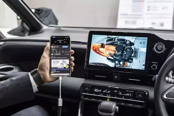 「クルマがきても「目玉装備」が付けられない！　ノア＆ヴォクシーの「14型有機ELディスプレイ」問題とは」の画像