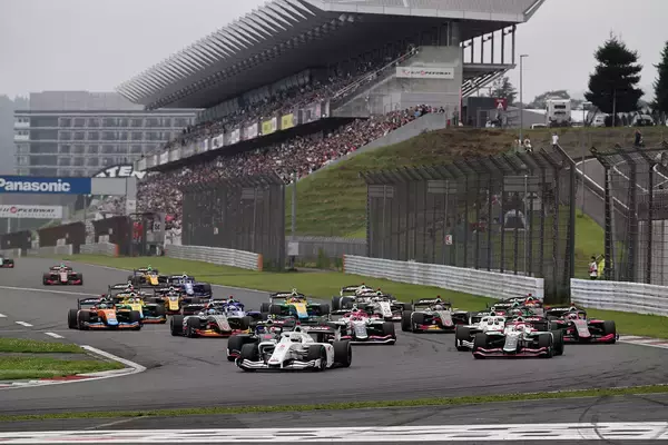 FSWはもともと左回りのオーバルの計画だった！　サーキットに右回りと左回りがある理由