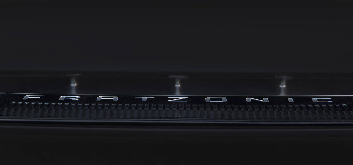 EVなのにエンジン音を「耳が壊れる」ぐらいの爆音で垂れ流し！　ダッジのコンセプトEVが「おバカなカッコ良さ」全開だった