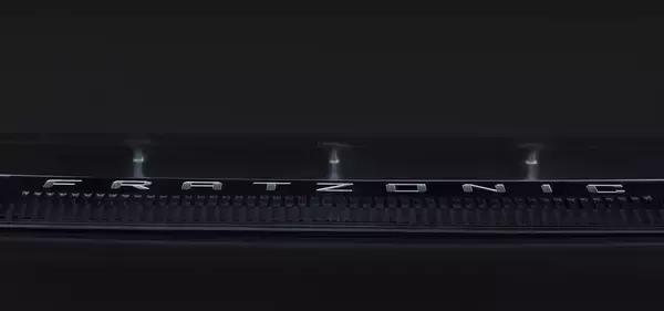 「EVなのにエンジン音を「耳が壊れる」ぐらいの爆音で垂れ流し！　ダッジのコンセプトEVが「おバカなカッコ良さ」全開だった」の画像