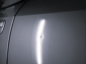 ドアの凹みで心も凹む！　恐怖の「ドアパンチ」を防ぐ駐車方法と被害リスク軽減策