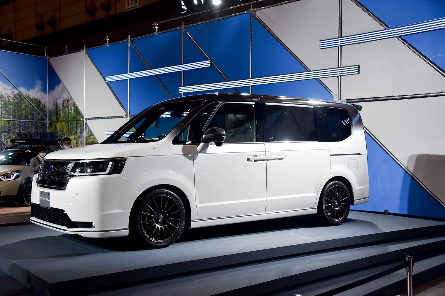 誰もが知るほど「モロ見せ」してるのに「焦らし」が長すぎ！　街で見かけないと思ったら「まだ売ってなかった」クルマ３台