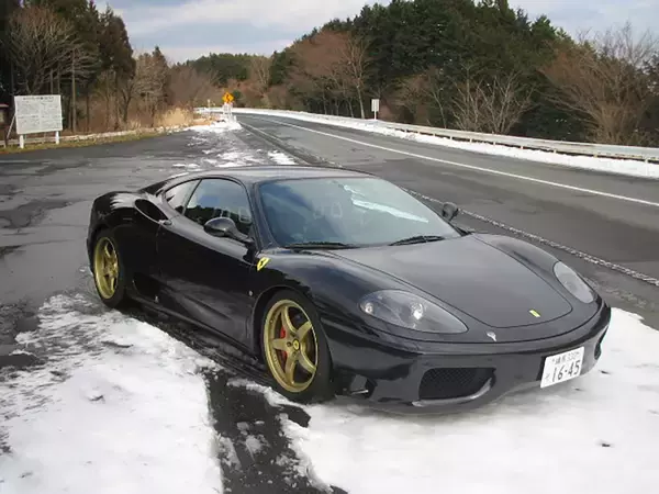 「結構売れてるっていうけど見かけない！　「スーパーカーってどこで乗るの？」の疑問をオーナーにぶつけた」の画像