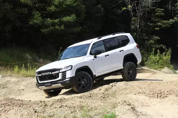 「いまや世界的にSUVだらけだが……悪路のプロが認めたたった２台の「ホンモノ」とは？」の画像