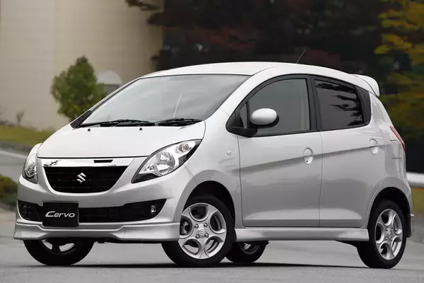 「オシャレが１周回って事故車みたいな見た目に！　トールボディなのに２人乗り！　メーカー入魂の軽３台が個性的すぎて笑う」の画像