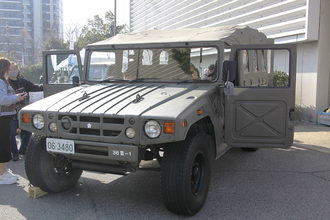 大阪オートメッセなら自衛隊車両にも乗れる！　自衛隊車両展示は大人からキッズまで釘付け【大阪オートメッセ2026】