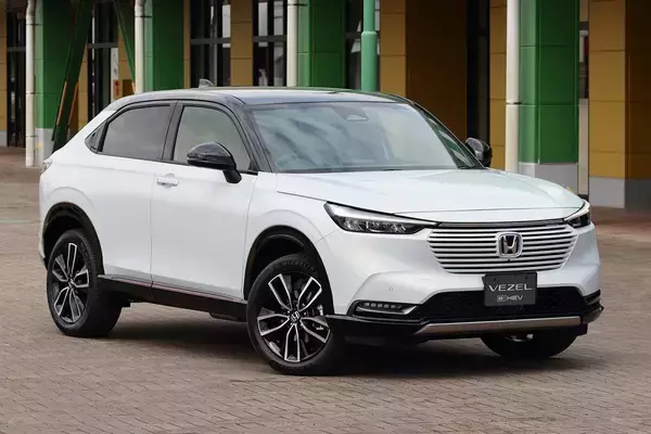 「天邪鬼なワケじゃない！　レーシングドライバーが「今年のクルマ」の大賞車ノートに点を入れずアウトランダーに10点を投じたワケ」の画像