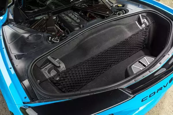 「天邪鬼なワケじゃない！　レーシングドライバーが「今年のクルマ」の大賞車ノートに点を入れずアウトランダーに10点を投じたワケ」の画像