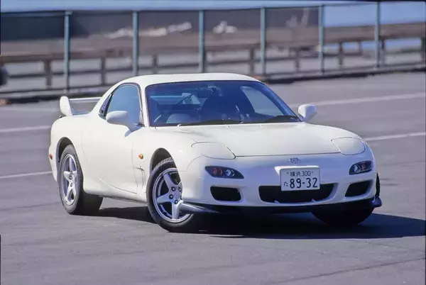 3000万円のスカイラインGT-Rに1000万円のRX-7！　国産スポーツカーの中古価格爆上げは「バブル」でこの先下がる可能性も