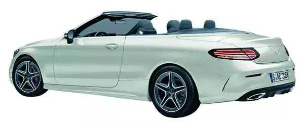 モデル末期のメルセデス・Cクラス・クーペ／カブリオレが仕様変更！　あわせて価格改定も実施