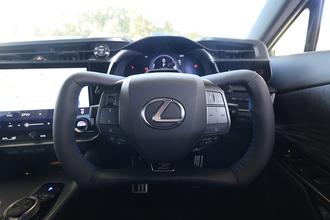 【試乗】ステア・バイ・ワイヤ採用車にエアロバリバリのスポーツモデルまで！　イマドキのクルマが物足りないなら「新型レクサスRZ」に乗るしかない