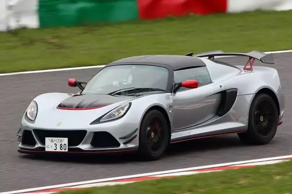 「「レーシングカー風」なんて生ぬるい！　「公道を走っていいんか？」レベルの「ガチすぎる」スポーツカー４選」の画像