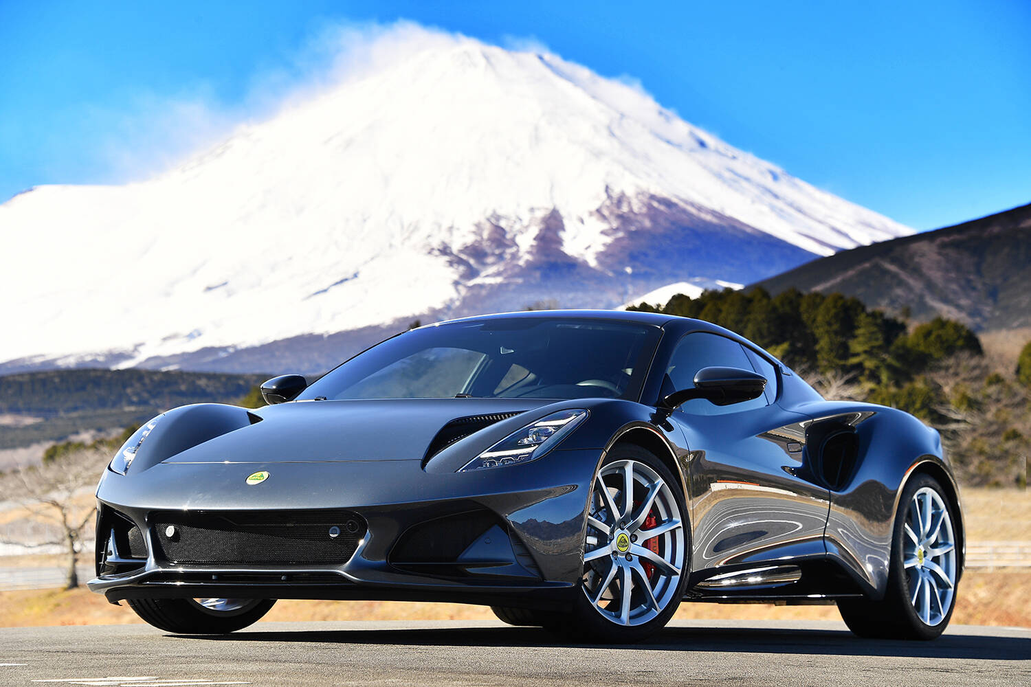 「レーシングカー風」なんて生ぬるい！　「公道を走っていいんか？」レベルの「ガチすぎる」スポーツカー４選