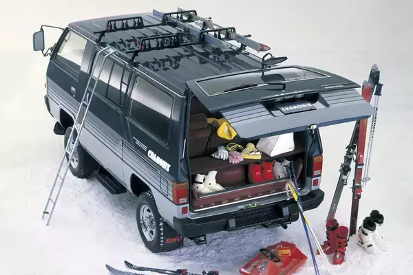 「デリカ「ミニ」登場で注目度マシマシ！　三菱にしか作れない最強ミニバン52年の歴史を一気見せ」の画像