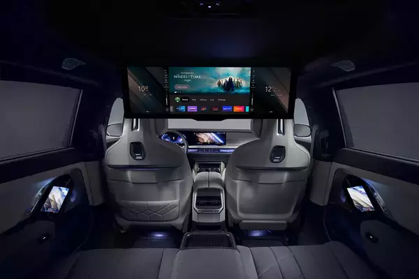 「31.1インチの8Kディスプレイと40スピーカーの衝撃！　BMW ７シリーズ「ザ・ファースト・エディション」をオンラインで先行受注開始」の画像