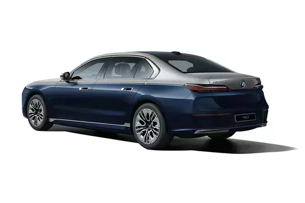 「31.1インチの8Kディスプレイと40スピーカーの衝撃！　BMW ７シリーズ「ザ・ファースト・エディション」をオンラインで先行受注開始」の画像