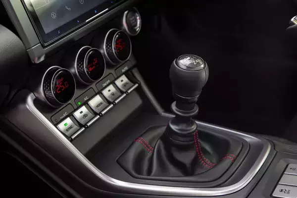 「MT車なのに自動ブレーキも追従クルコンも！　今秋登場の「MTのBRZ＋アイサイト」の気になる中身!!」の画像