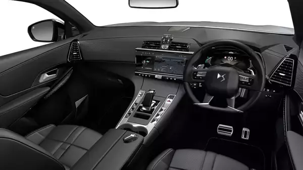 「テンション「爆上がり」でもう降りたくない！　オシャレ番長「インテリア」なクルマ５台」の画像