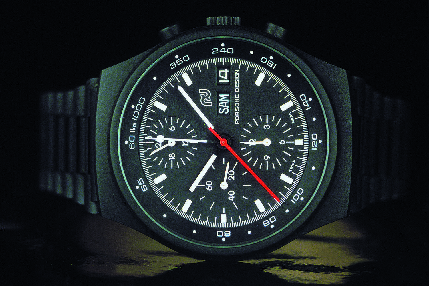 メーターも液晶！　ボタンもタッチパネル化！　車内総デジタル化のなか「時計」だけ「アナログ」を使用する高級車が多いワケ