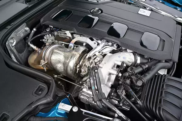 「【試乗】メルセデスAMG SLは「重厚」から「スポーティ」へ路線変更！　さらに４気筒化したのにその価値はマシマシなワケ」の画像