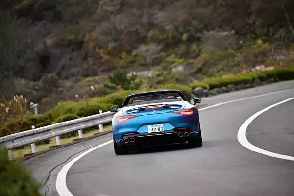 「【試乗】メルセデスAMG SLは「重厚」から「スポーティ」へ路線変更！　さらに４気筒化したのにその価値はマシマシなワケ」の画像