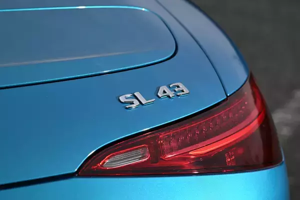 「【試乗】メルセデスAMG SLは「重厚」から「スポーティ」へ路線変更！　さらに４気筒化したのにその価値はマシマシなワケ」の画像