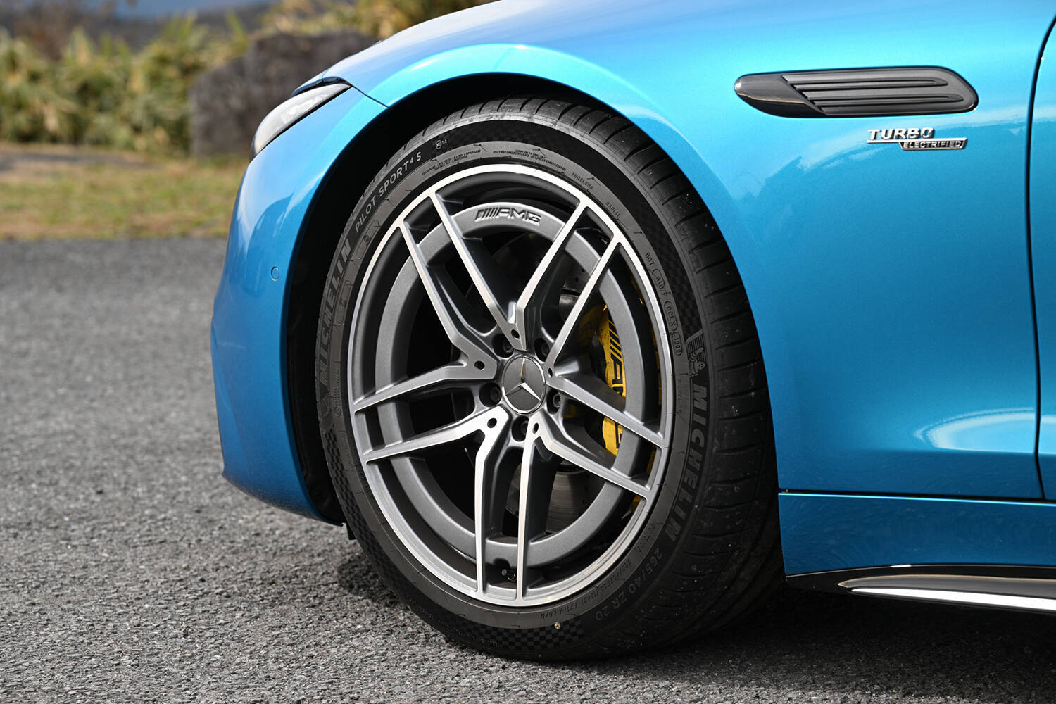 【試乗】メルセデスAMG SLは「重厚」から「スポーティ」へ路線変更！　さらに４気筒化したのにその価値はマシマシなワケ