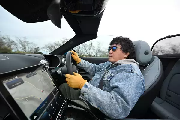 「【試乗】メルセデスAMG SLは「重厚」から「スポーティ」へ路線変更！　さらに４気筒化したのにその価値はマシマシなワケ」の画像