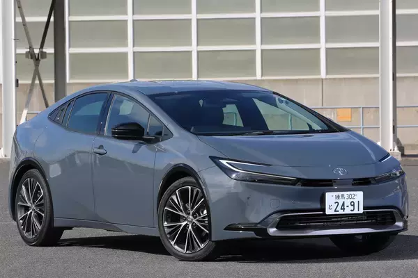 「「フィット」「プリウス」「ワゴンＲ」……かつてバカ売れしたクルマのいまは？　最盛期と現在を比べてみた」の画像