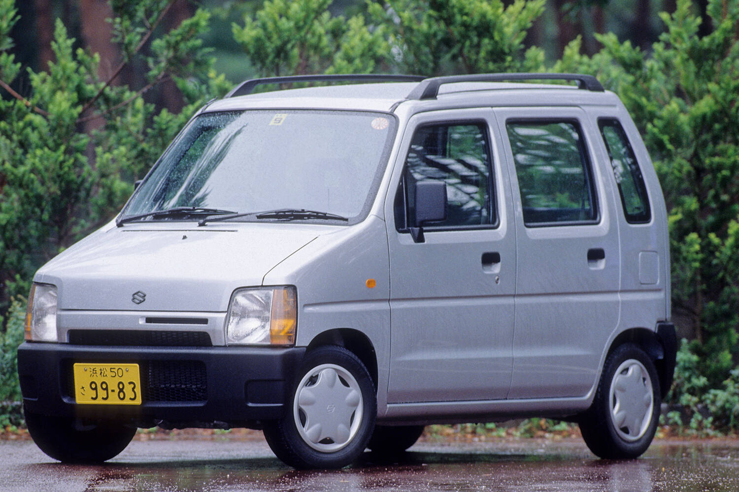 「フィット」「プリウス」「ワゴンＲ」……かつてバカ売れしたクルマのいまは？　最盛期と現在を比べてみた