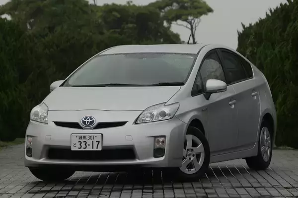 「「フィット」「プリウス」「ワゴンＲ」……かつてバカ売れしたクルマのいまは？　最盛期と現在を比べてみた」の画像