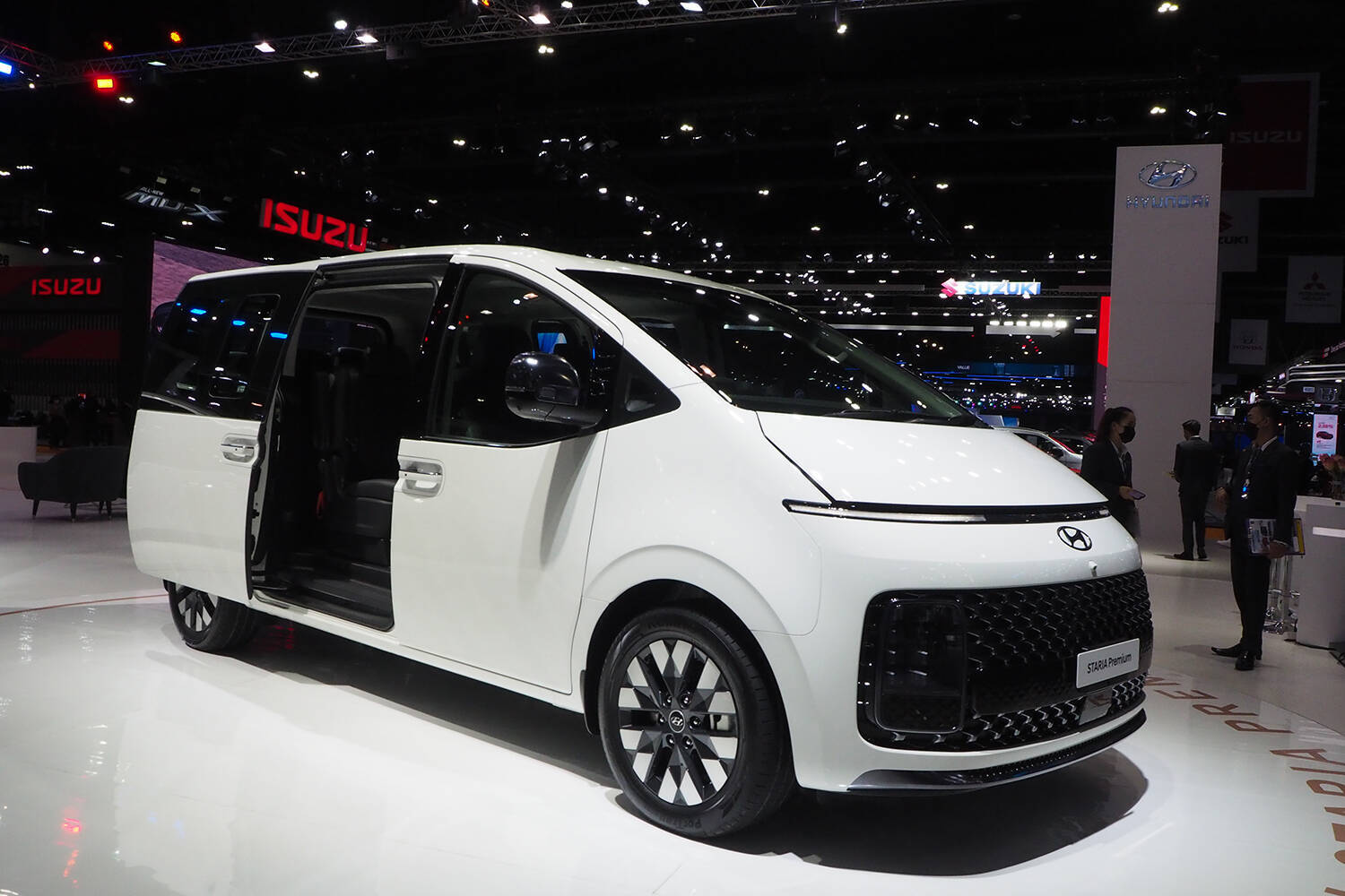 トヨタ vs 三菱の市場に韓国ヒョンデが本気で殴り込み！　コンパクトMPV「スターゲイザー」がインドネシアで話題沸騰