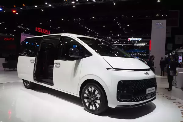 「トヨタ vs 三菱の市場に韓国ヒョンデが本気で殴り込み！　コンパクトMPV「スターゲイザー」がインドネシアで話題沸騰」の画像