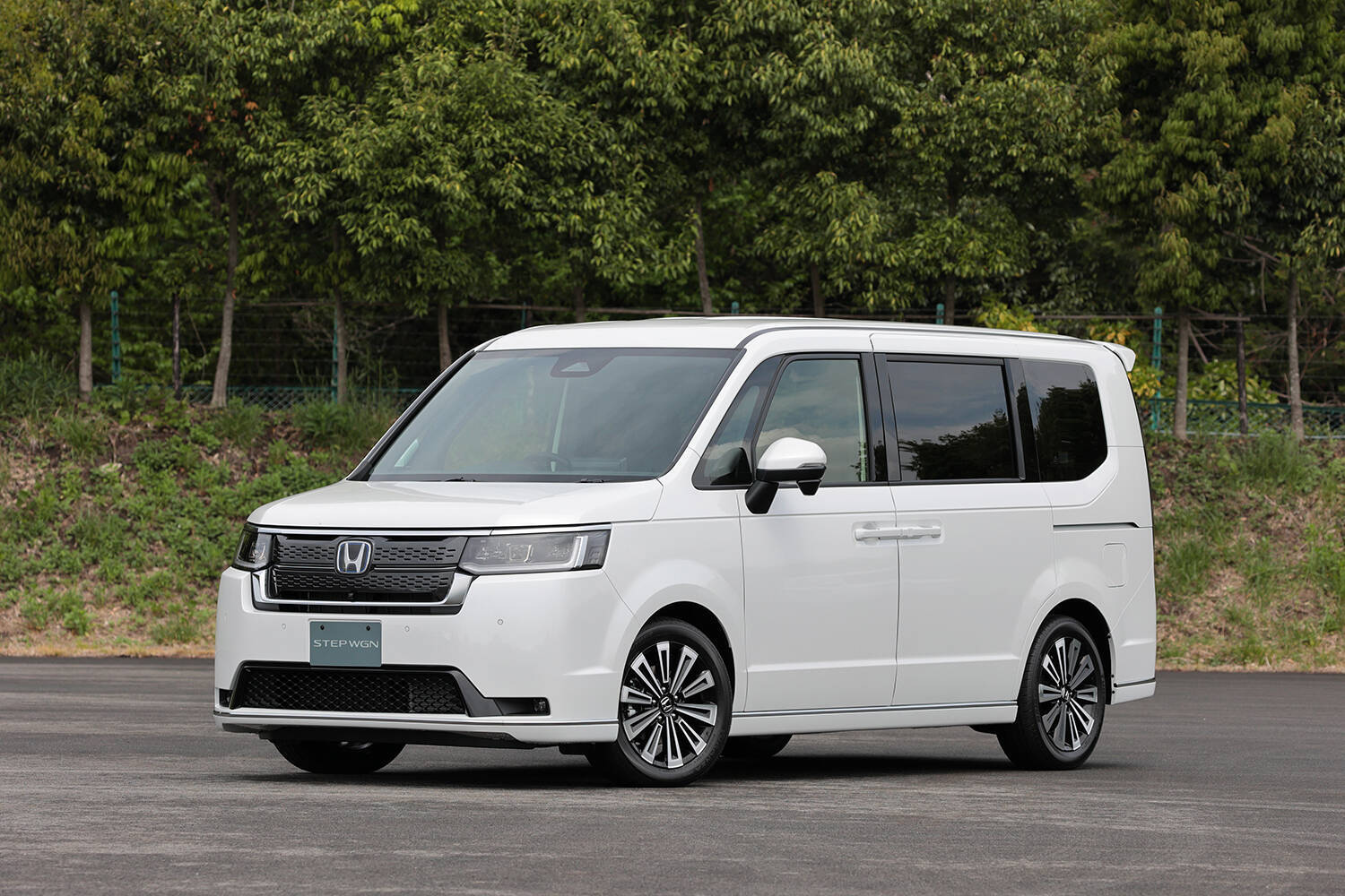 タフトVSハスラー！　ノア＆ヴォクシーVSステップワゴン！　いま注目ガチライバル車の勝者はどっち？