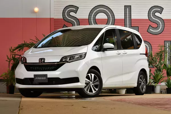 最新シエンタを押さえてモデル末期のフリードが2022年トップ！　シエンタの足を引っ張る「納期」の現状と「ドッチを買うか」問題