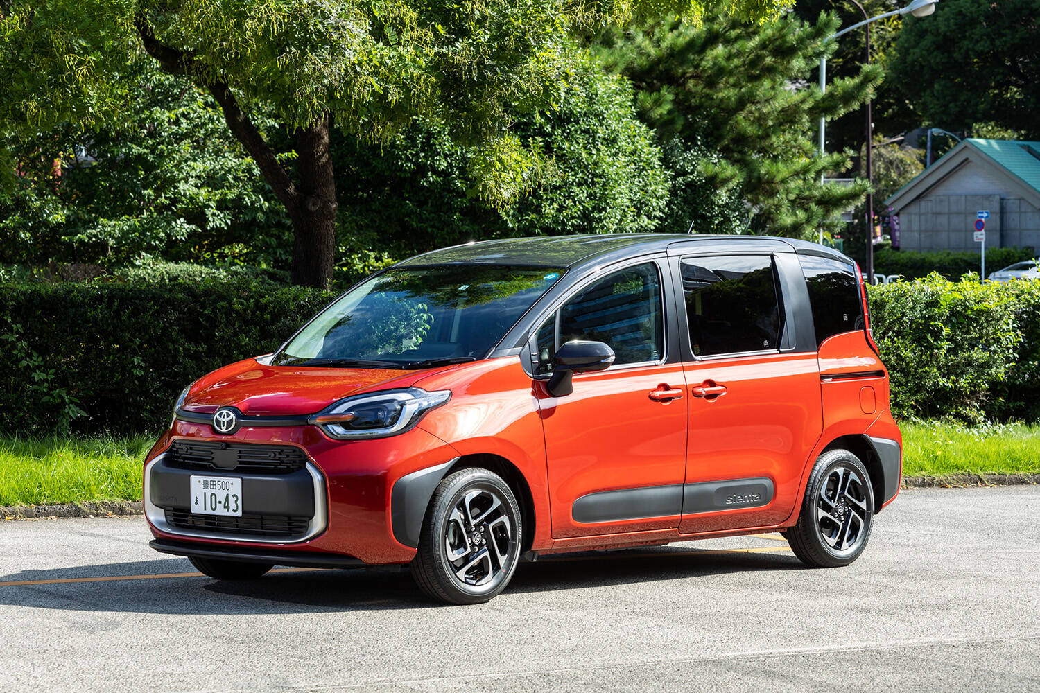 最新シエンタを押さえてモデル末期のフリードが2022年トップ！　シエンタの足を引っ張る「納期」の現状と「ドッチを買うか」問題