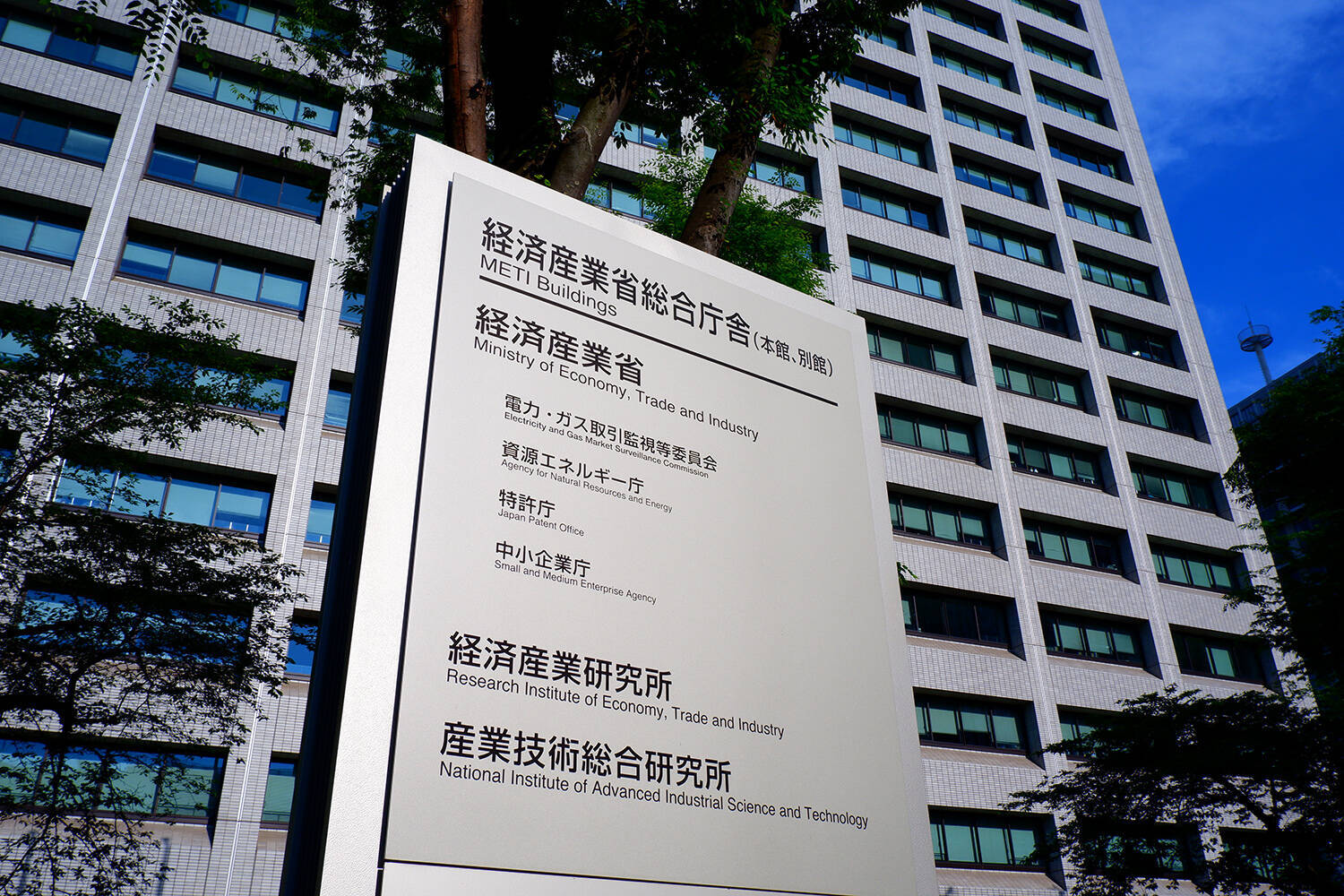 最新シエンタを押さえてモデル末期のフリードが2022年トップ！　シエンタの足を引っ張る「納期」の現状と「ドッチを買うか」問題