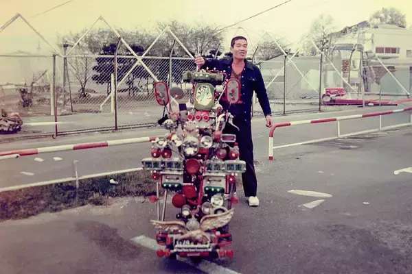 「「デコチャリ」に「デコバン」に「デコSUV」なんてのもマジでいた！　デコトラに刺激を受けた昭和の意外な「デコ車」たち」の画像