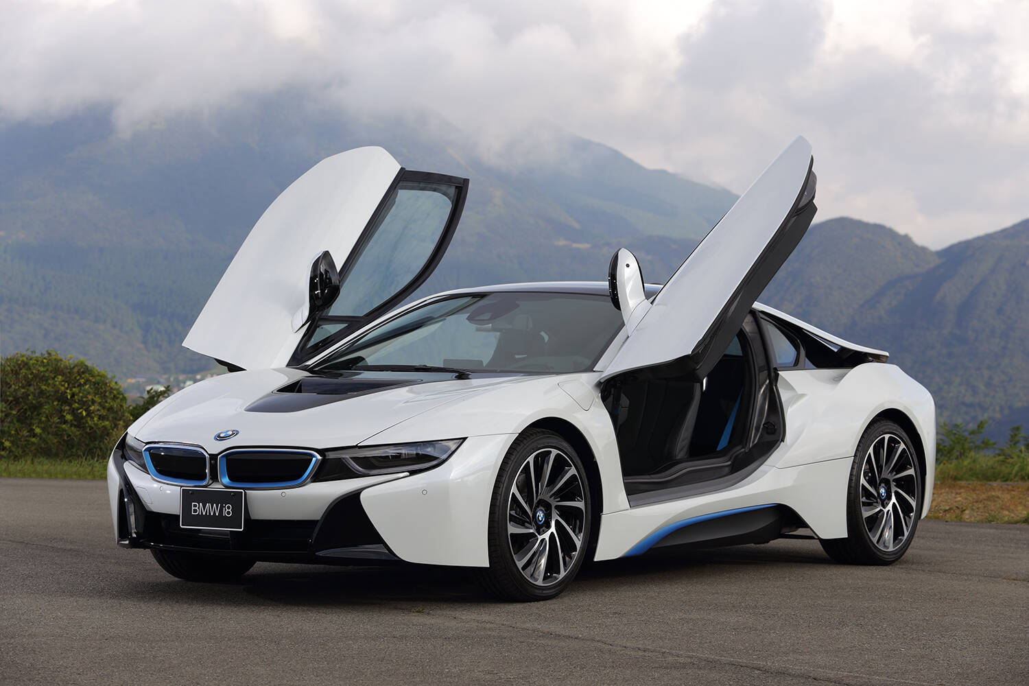 とにかく目立つどデカイ縦型グリルは原点回帰！　ここに至るまでのBMWのデザインを振り返ってみた